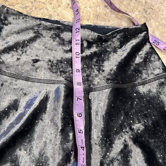 high rise Beyond Yoga Alloy Ombre legging in silver and Grey size S in EUC - Picture 7 of 8